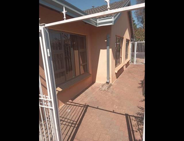 3 BEDROOM HOUSE FOR SALE IN DHLAMINI
